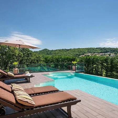 Amneris Holiday home *