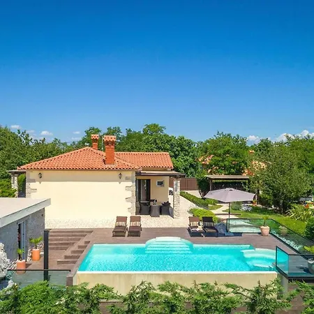 Holiday home Amneris