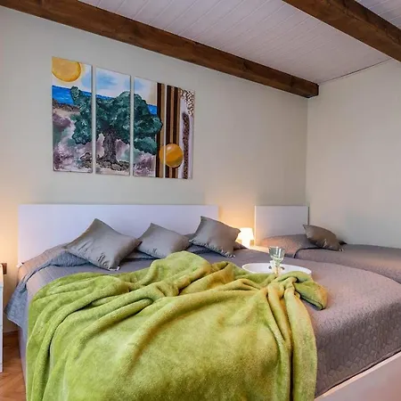 Holiday home Amneris *